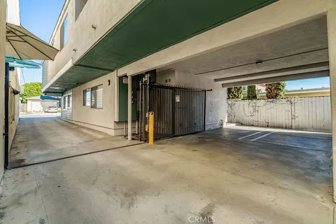 a view of a pathway of a house