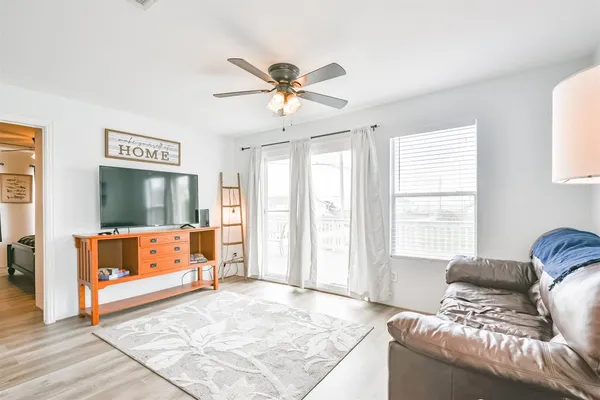 $329,000 | 1004 20th Street, Dickinson, TX 77539