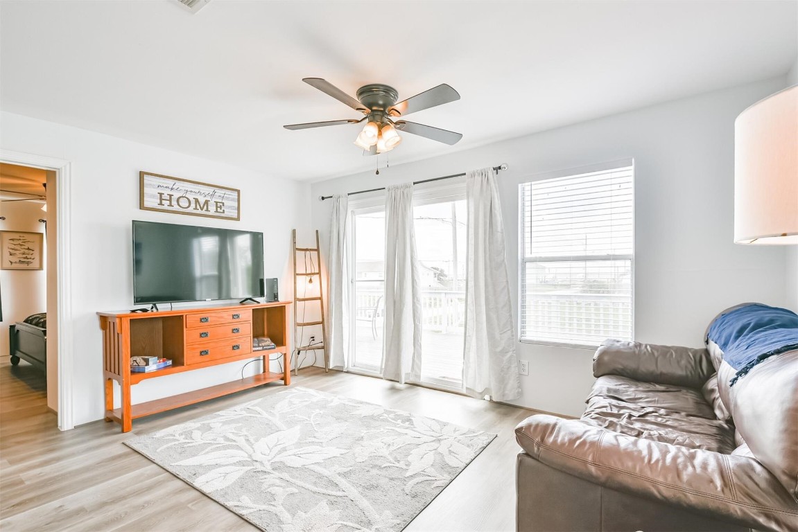 1004 20th Street Dickinson, TX 77539 - Photo 18 of 38