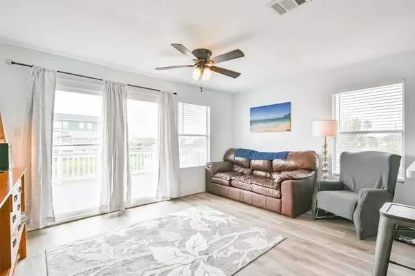 $329,000 | 1004 20th Street, Dickinson, TX 77539