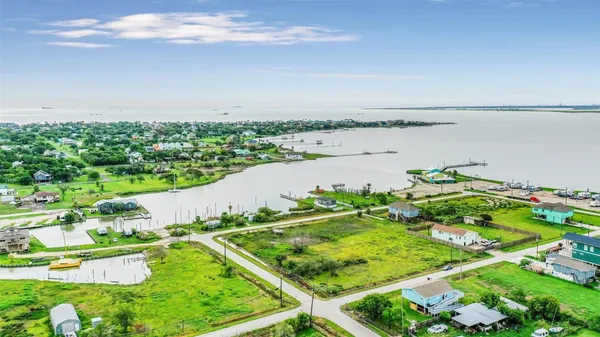 $329,000 | 1004 20th Street, Dickinson, TX 77539