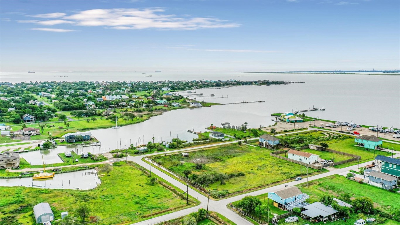 1004 20th Street Dickinson, TX 77539 - Photo 4 of 38