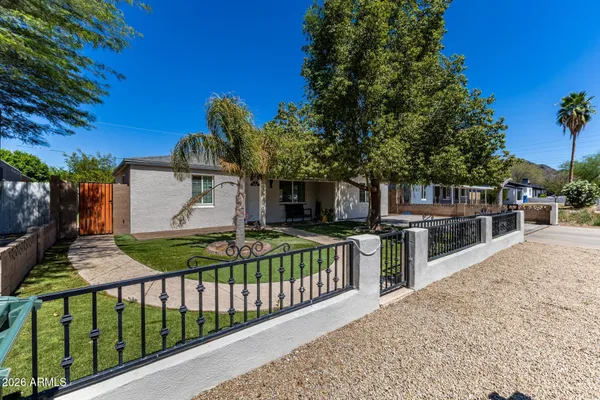 a view of a house with backyard and sitting area