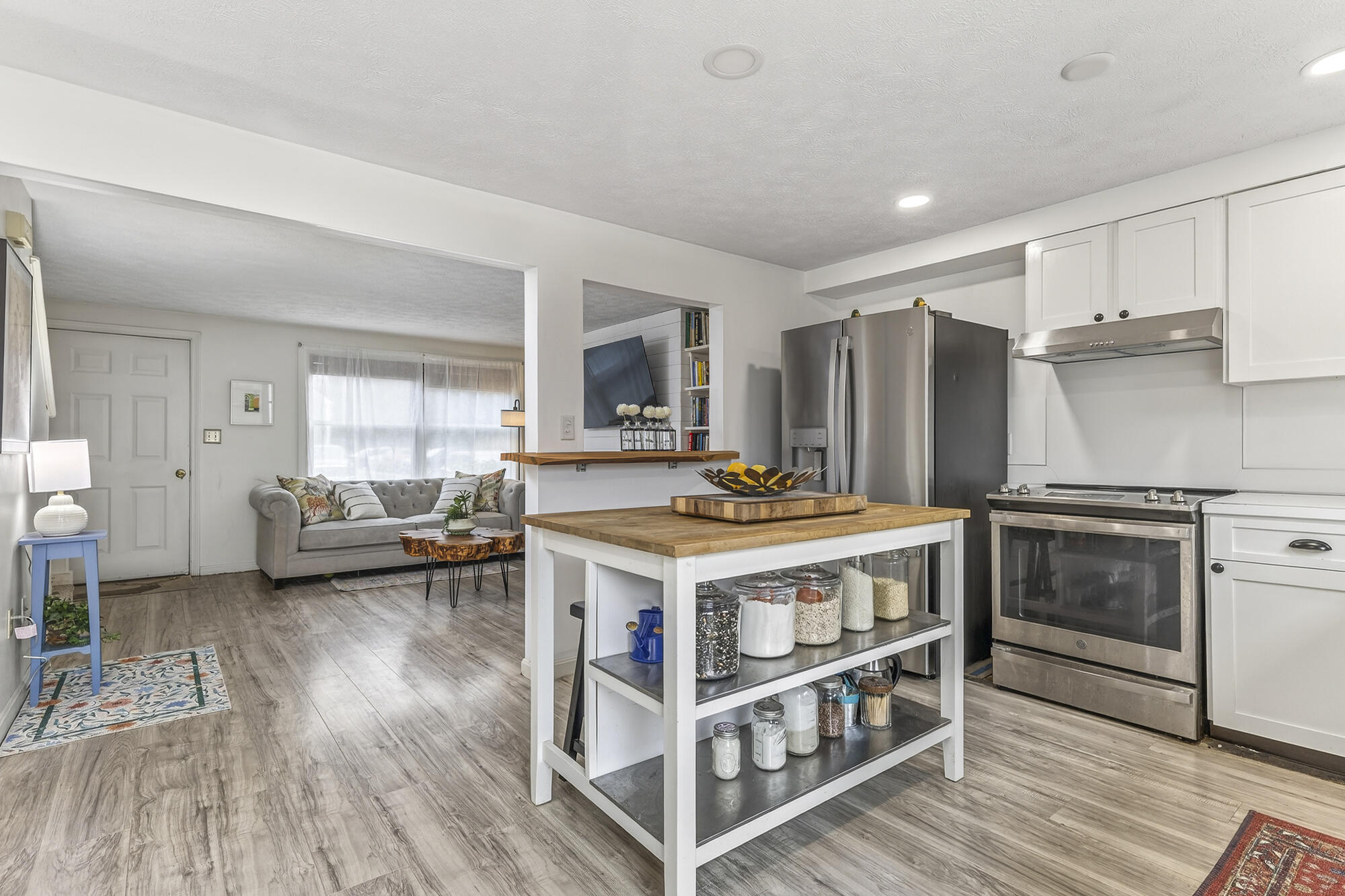 60 Brown Street, Unit 17 Kennebunk, ME 04043 - Photo 9 of 37 Kitchen
