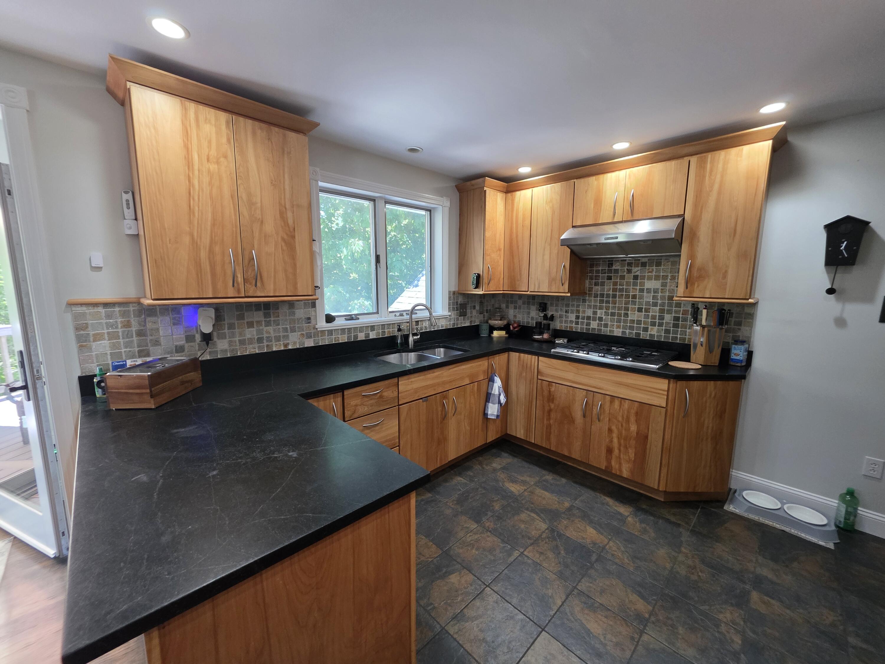 13 Norris Street Searsport, ME 04974 - Photo 5 of 52 1000032089