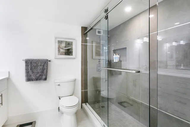 $1,175,000 | 2860 South Ocean Boulevard, Unit 512, Palm Beach, FL 33480