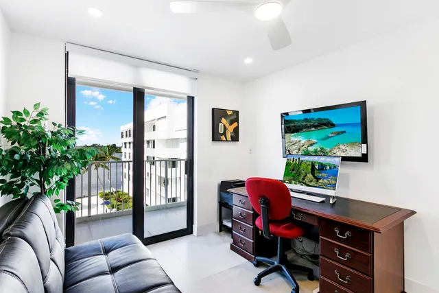 $1,175,000 | 2860 South Ocean Boulevard, Unit 512, Palm Beach, FL 33480