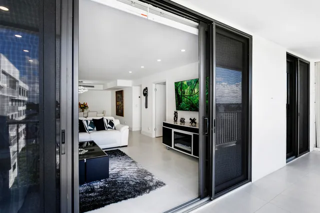 $1,175,000 | 2860 South Ocean Boulevard, Unit 512, Palm Beach, FL 33480