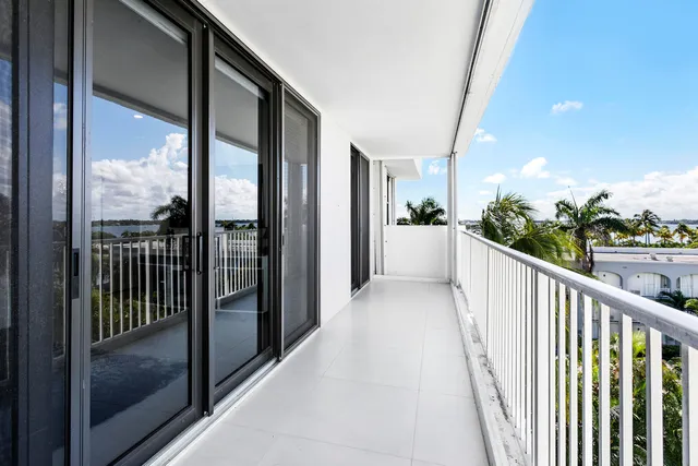 $1,175,000 | 2860 South Ocean Boulevard, Unit 512, Palm Beach, FL 33480