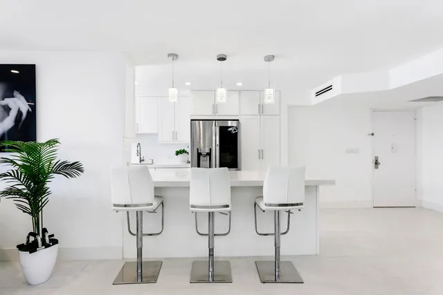 $1,175,000 | 2860 South Ocean Boulevard, Unit 512, Palm Beach, FL 33480