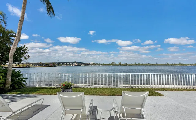 $1,175,000 | 2860 South Ocean Boulevard, Unit 512, Palm Beach, FL 33480