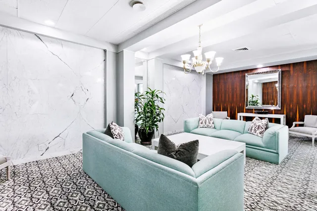 $1,175,000 | 2860 South Ocean Boulevard, Unit 512, Palm Beach, FL 33480