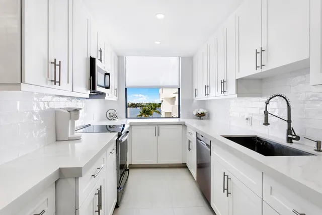 $1,175,000 | 2860 South Ocean Boulevard, Unit 512, Palm Beach, FL 33480