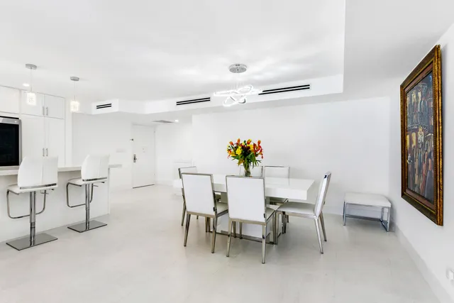 $1,175,000 | 2860 South Ocean Boulevard, Unit 512, Palm Beach, FL 33480