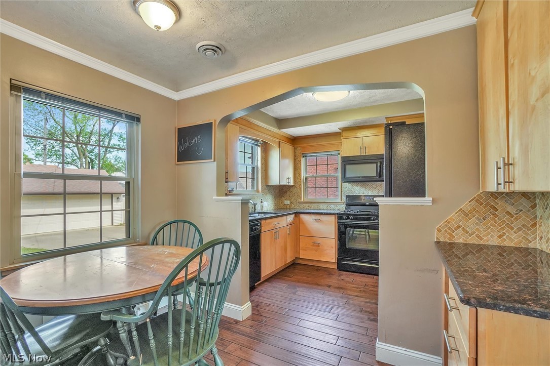 3723 Warren Road Cleveland, OH 44111 - Photo 9 of 31 Gallery Image 9