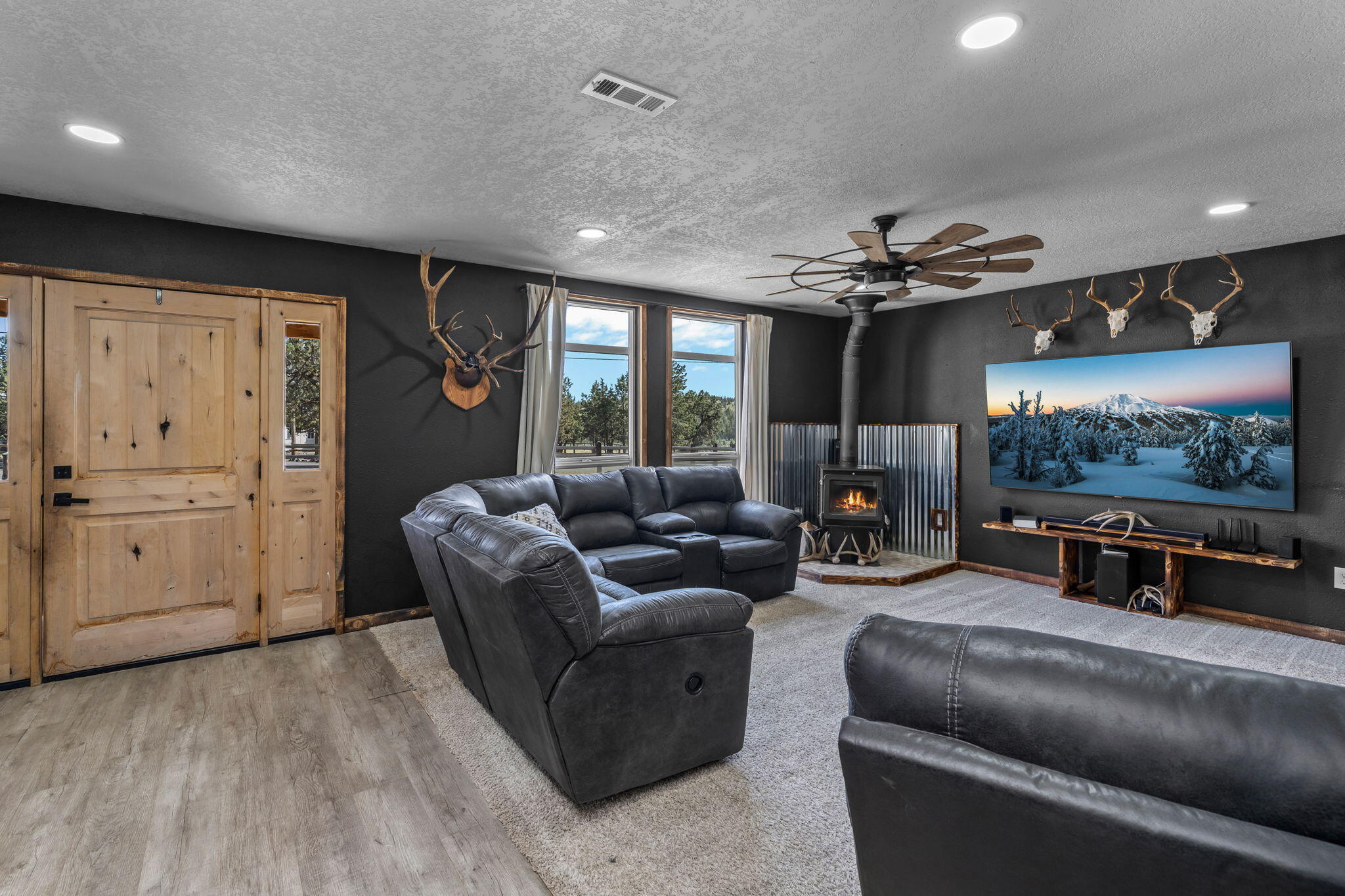2575 Southeast Maphet Road Prineville, OR 97754 - Photo 8 of 42 2025_05_27_2575_se_maphet_pv-14