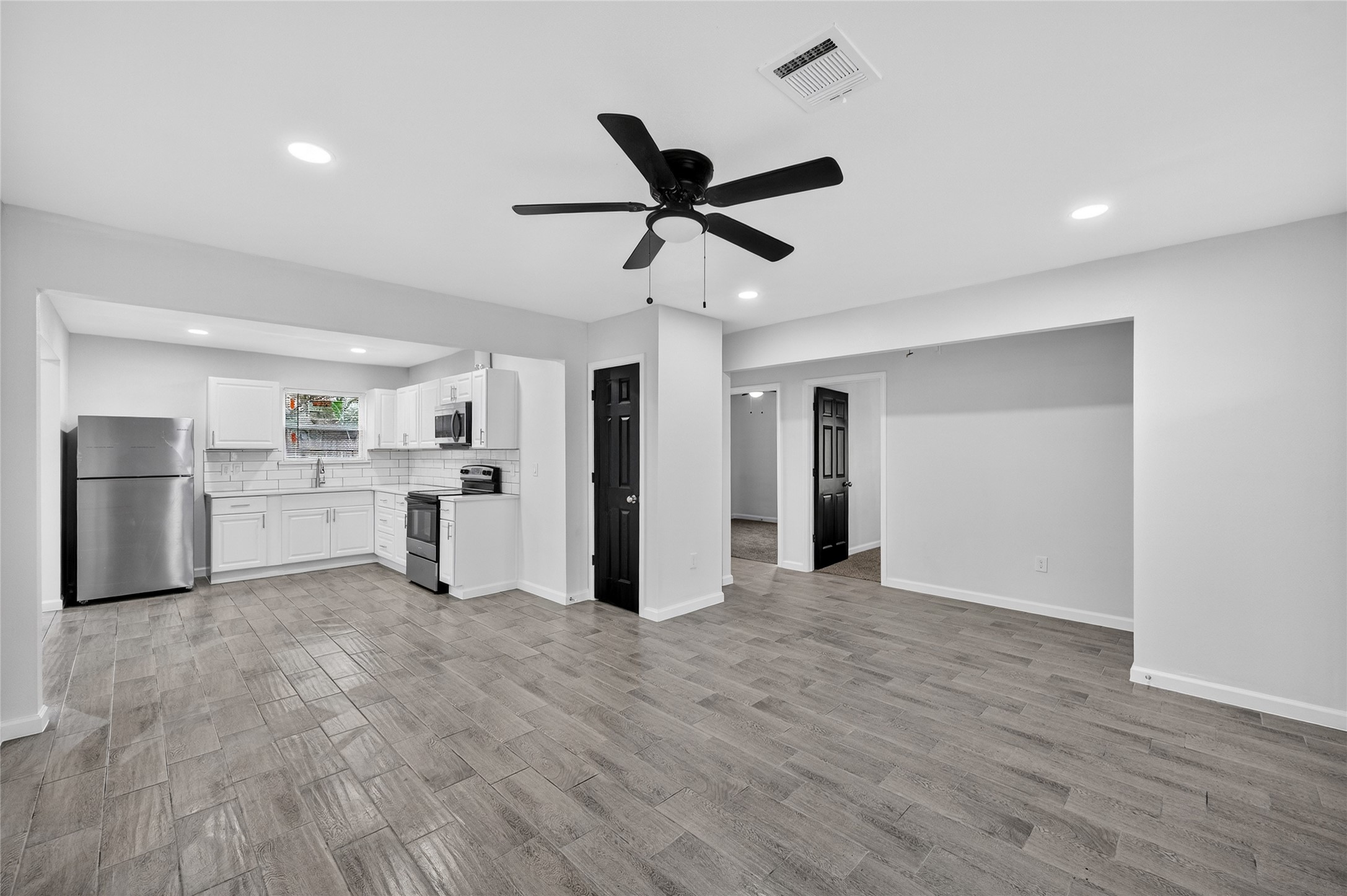 715 Nell Street Pasadena, TX 77506 - Photo 2 of 37