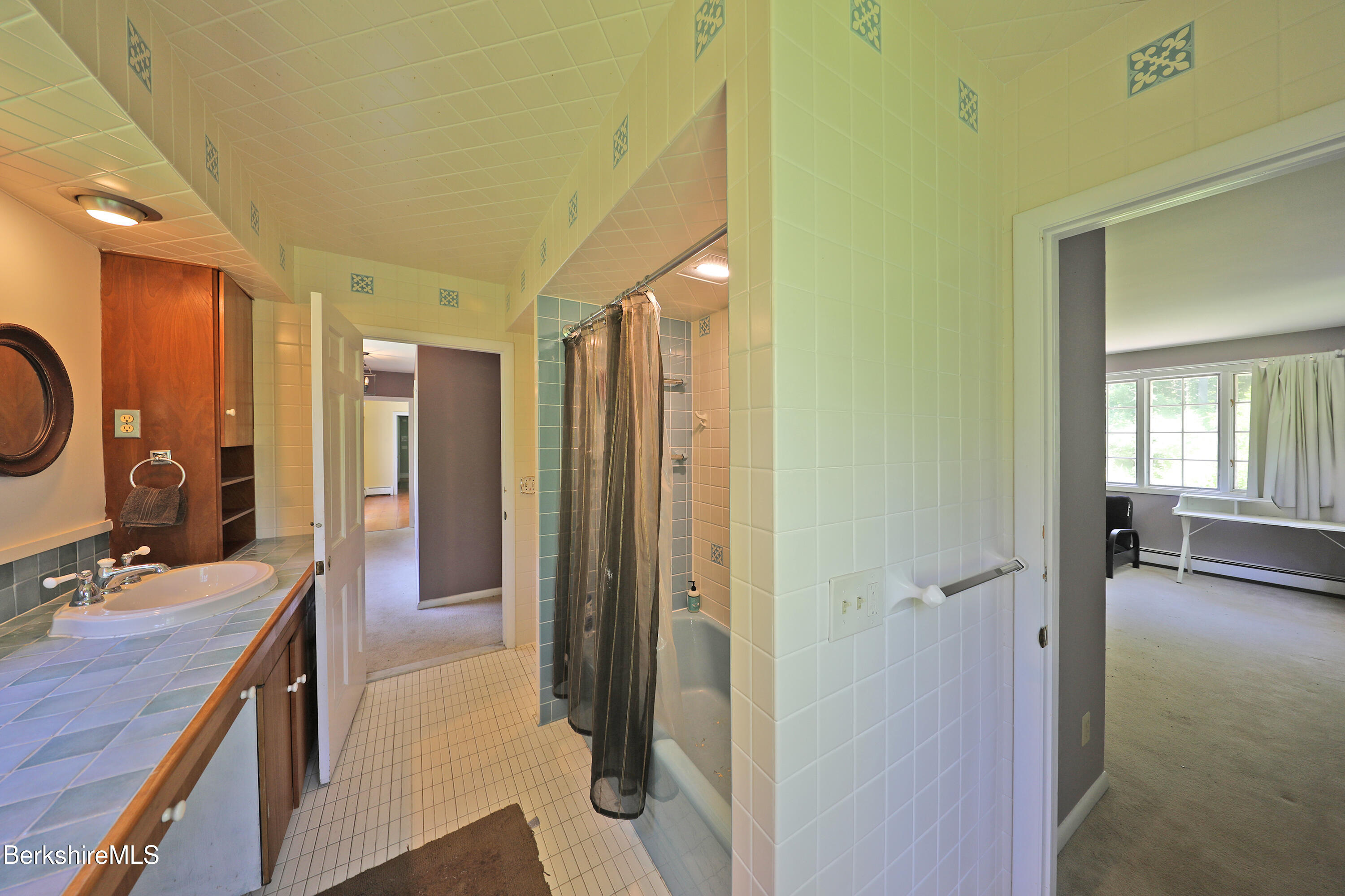15 Interlaken Cross Road Stockbridge, MA 01262 - Photo 29 of 47 Guest bedroom en suite