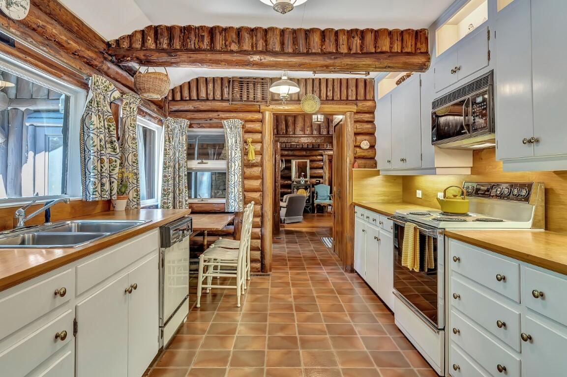 104 Sunset Road Boothbay Harbor, ME 04538 - Photo 9 of 37 13