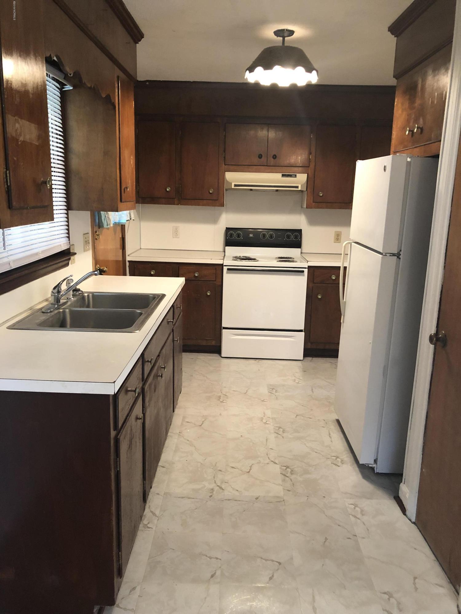 716 Runyon Road Washington, NC 27889 - Photo 10 of 16 Kitchen