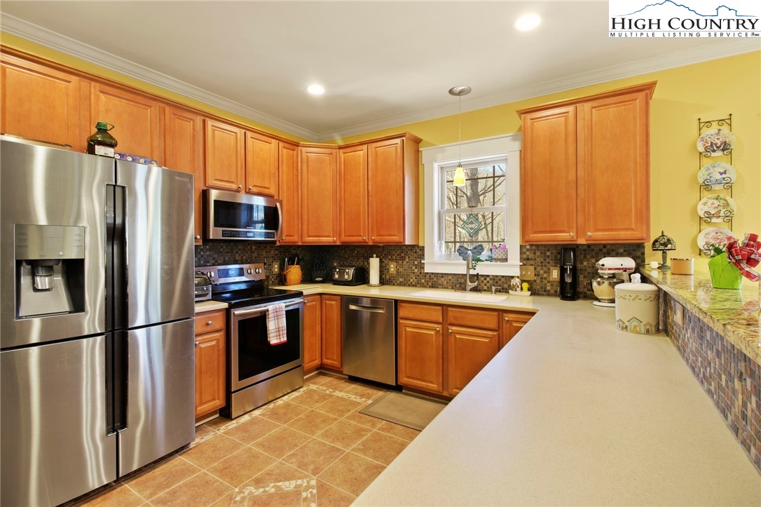 124 Bryce Way Boone, NC 28607 - Photo 6 of 50 Gallery Image 6