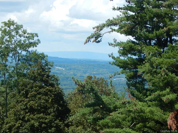 $575,000 | 5 Eagle Head Road, Cornwall-on-Hudson, NY 12520