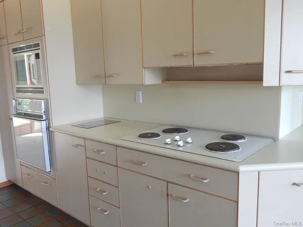 $575,000 | 5 Eagle Head Road, Cornwall-on-Hudson, NY 12520