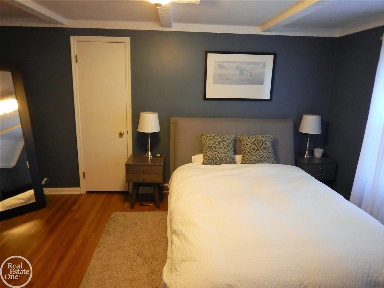 628 Hawthorne Road Grosse Pointe, MI 48236 - Photo 25 of 31 31333491-24.JPG
