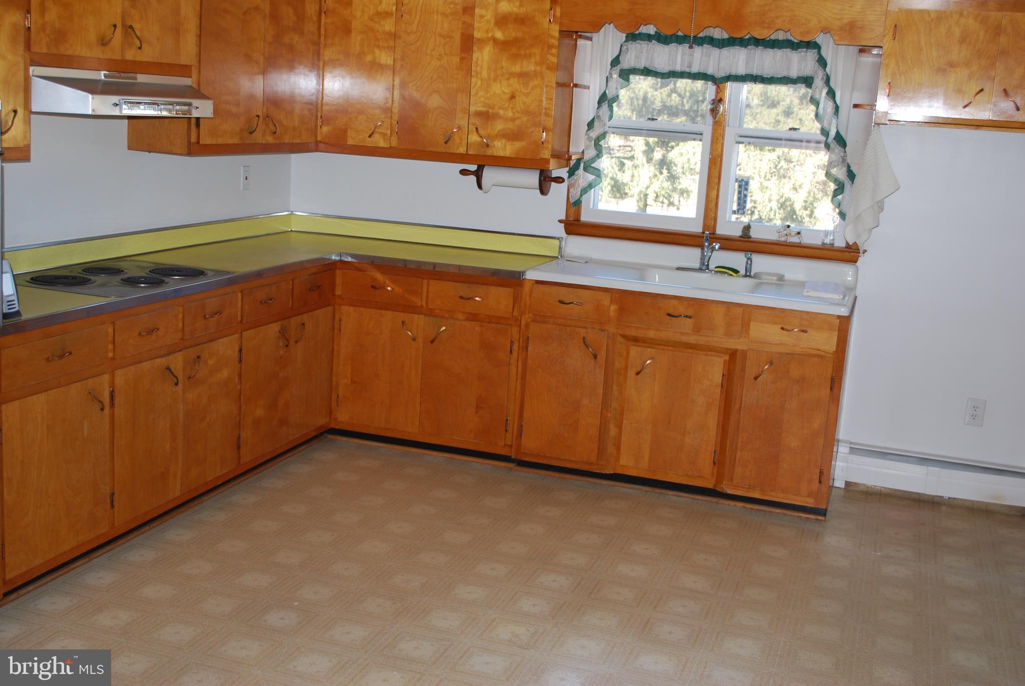 4432 Upper Beckleysville Road Hampstead, MD 21074 - Photo 9 of 23 Wall oven doesn't show in photo