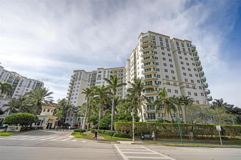 $579,000 | 20000 East Country Club Drive, Unit 206, Aventura, FL 33180