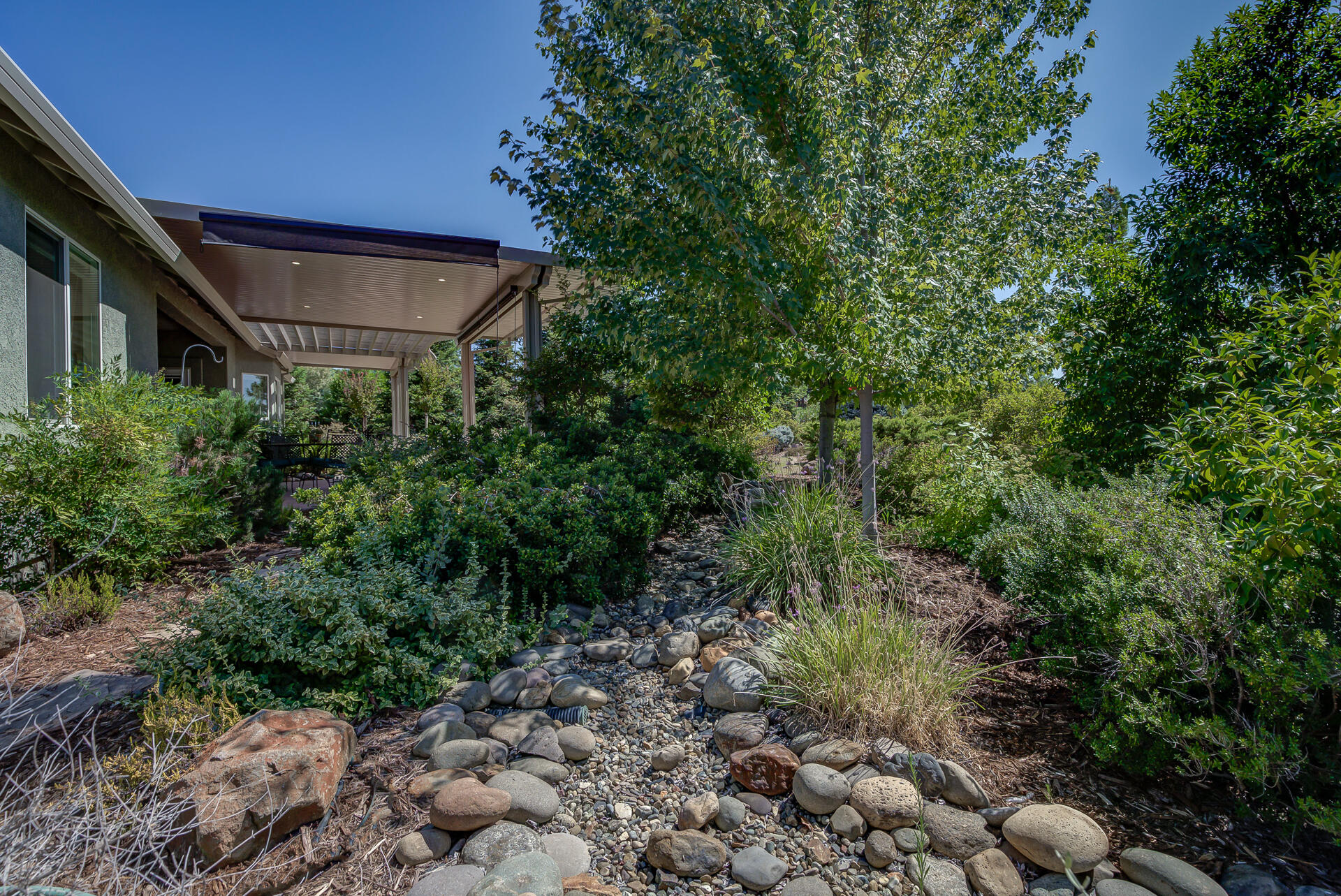 2000 Princeton Way Redding, CA 96003 - Photo 55 of 60 a backyard of a house with lots of green space