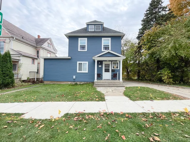 $900 | 216 East South Street, Unit 5, Woodstock, IL 60098