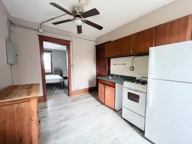 $900 | 216 East South Street, Unit 5, Woodstock, IL 60098