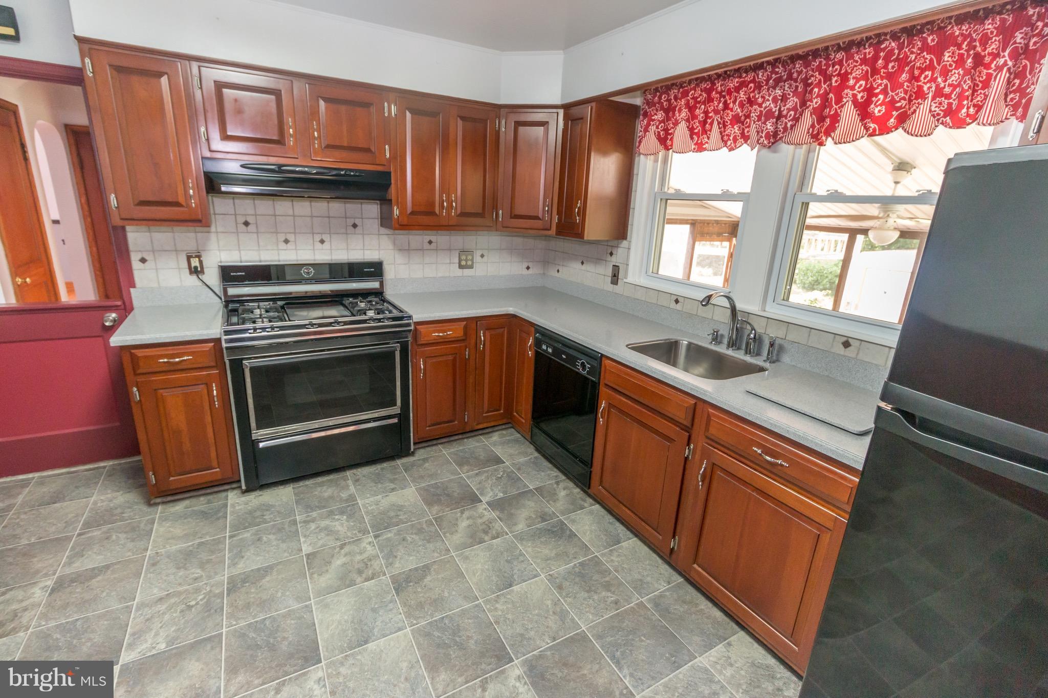 3003 Edwards Avenue Baltimore, MD 21234 - Photo 9 of 24 Kitchen