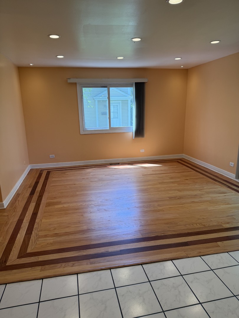 606 Bridgeport Place Wheeling, IL 60090 - Photo 12 of 25 a view of an empty room