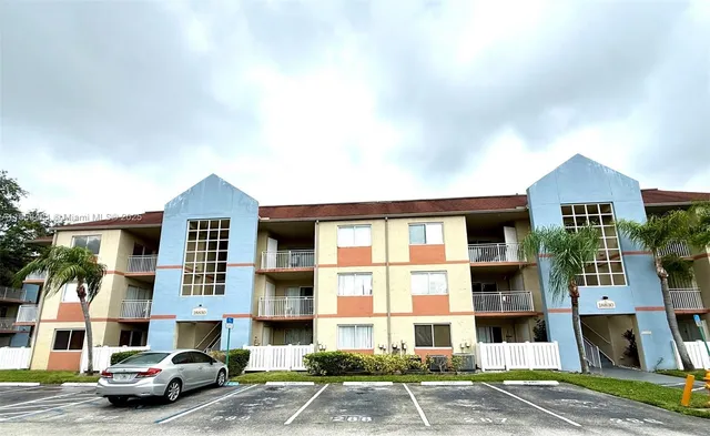 $2,300 | 18830 Northwest 57th Avenue, Unit 301, Hialeah, FL 33015