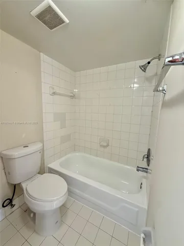 $2,300 | 18830 Northwest 57th Avenue, Unit 301, Hialeah, FL 33015