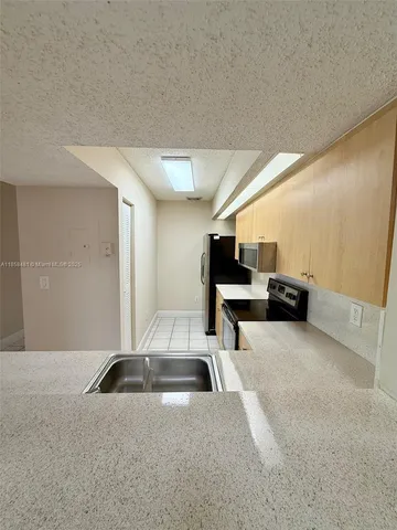 $2,300 | 18830 Northwest 57th Avenue, Unit 301, Hialeah, FL 33015