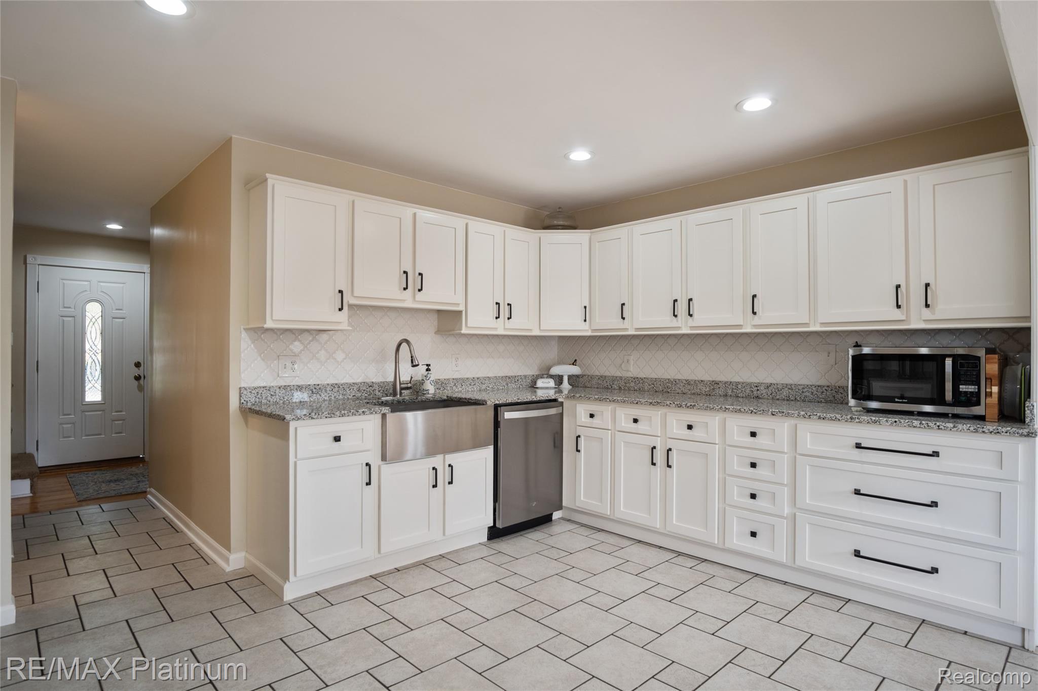 624 Reed Court Northville, MI 48167 - Photo 5 of 19 6.jpg