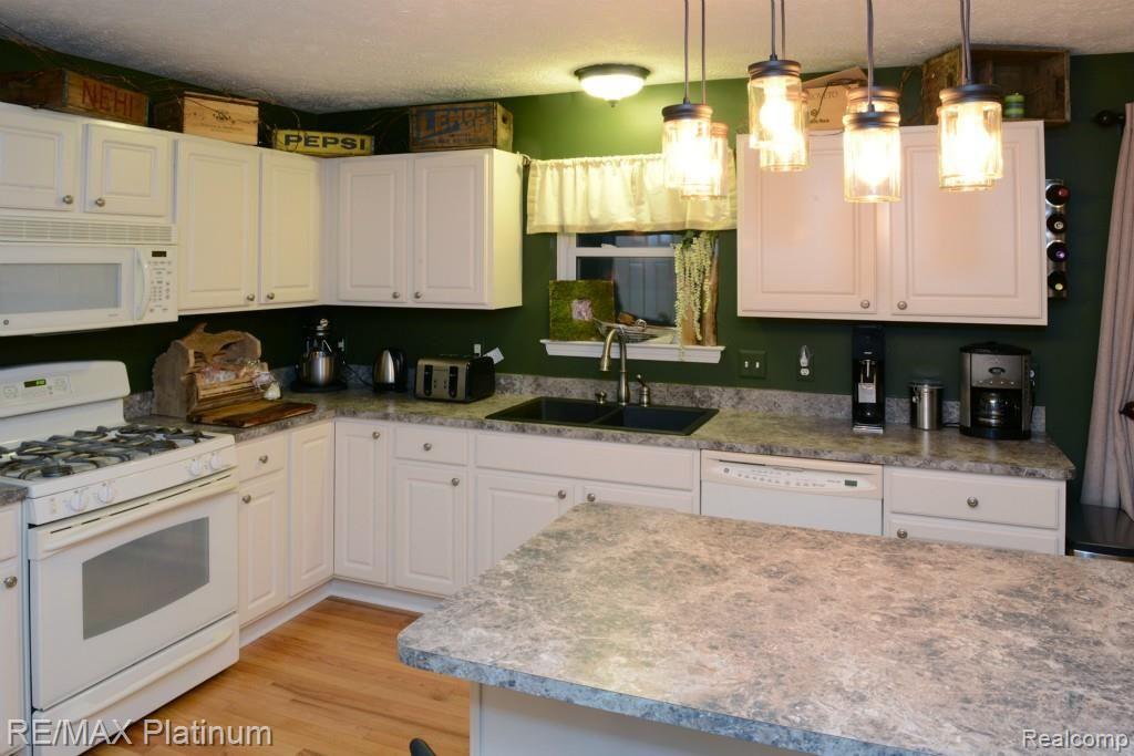 857 Dewars Street Howell, MI 48843 - Photo 12 of 26 Convient Kitchen layout.