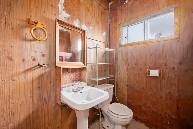an aerial view of house with yard and mountain view in back