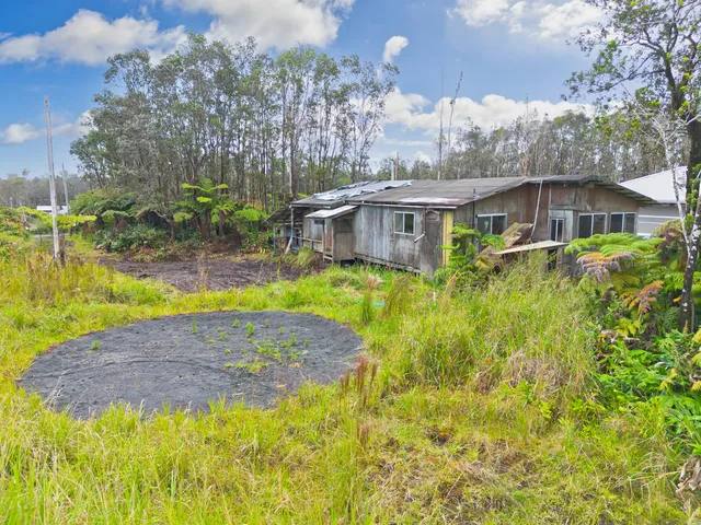 a view of empty room with windows