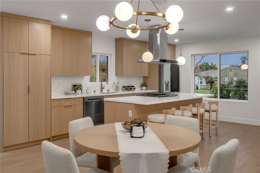 3682 Buckingham Road Los Angeles, CA 90016 - Photo 12 of 30 a kitchen with a table and chairs in it