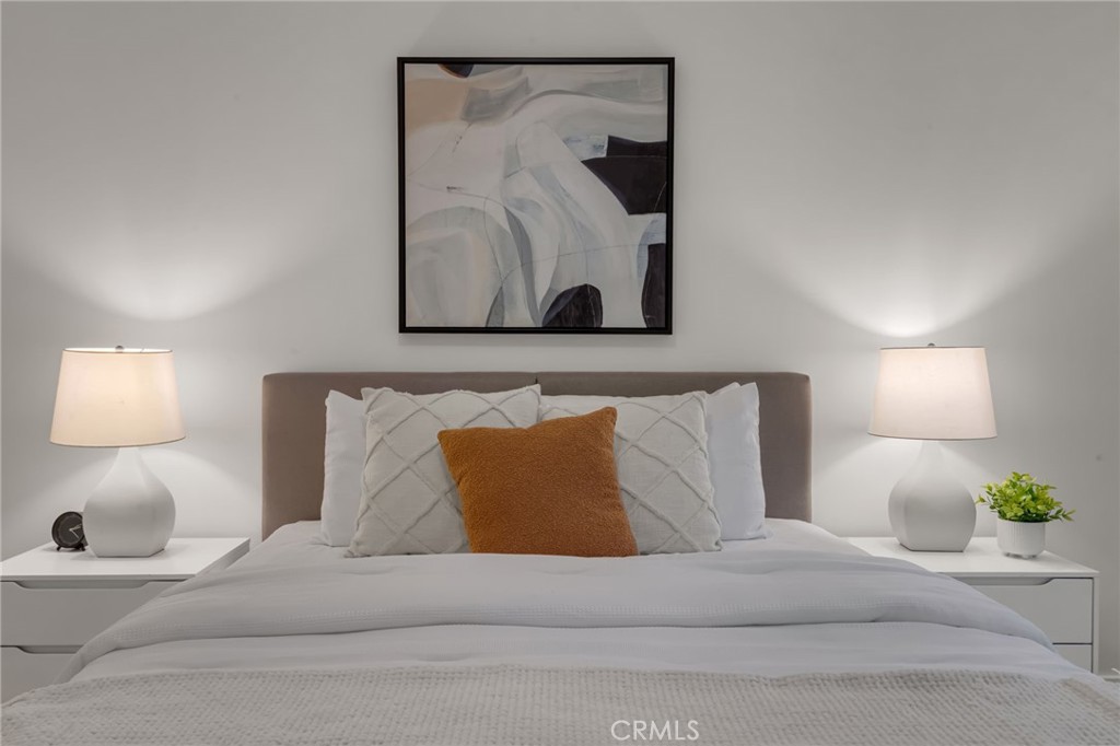 3682 Buckingham Road Los Angeles, CA 90016 - Photo 15 of 30 a bedroom with a bed and a painting on the wall