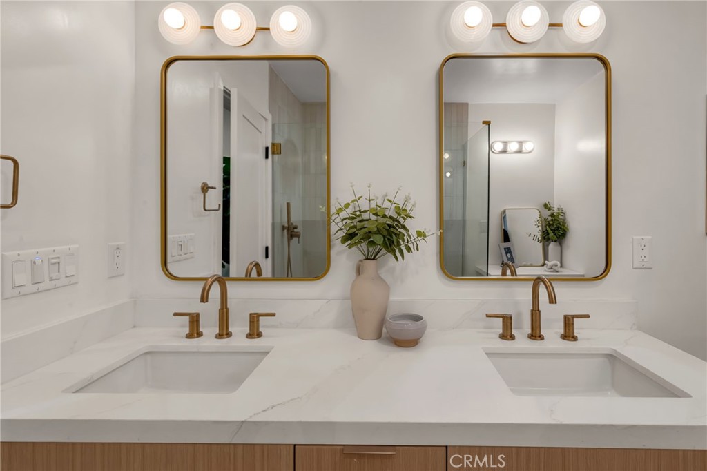 3682 Buckingham Road Los Angeles, CA 90016 - Photo 23 of 30 a bathroom with sink and a mirror