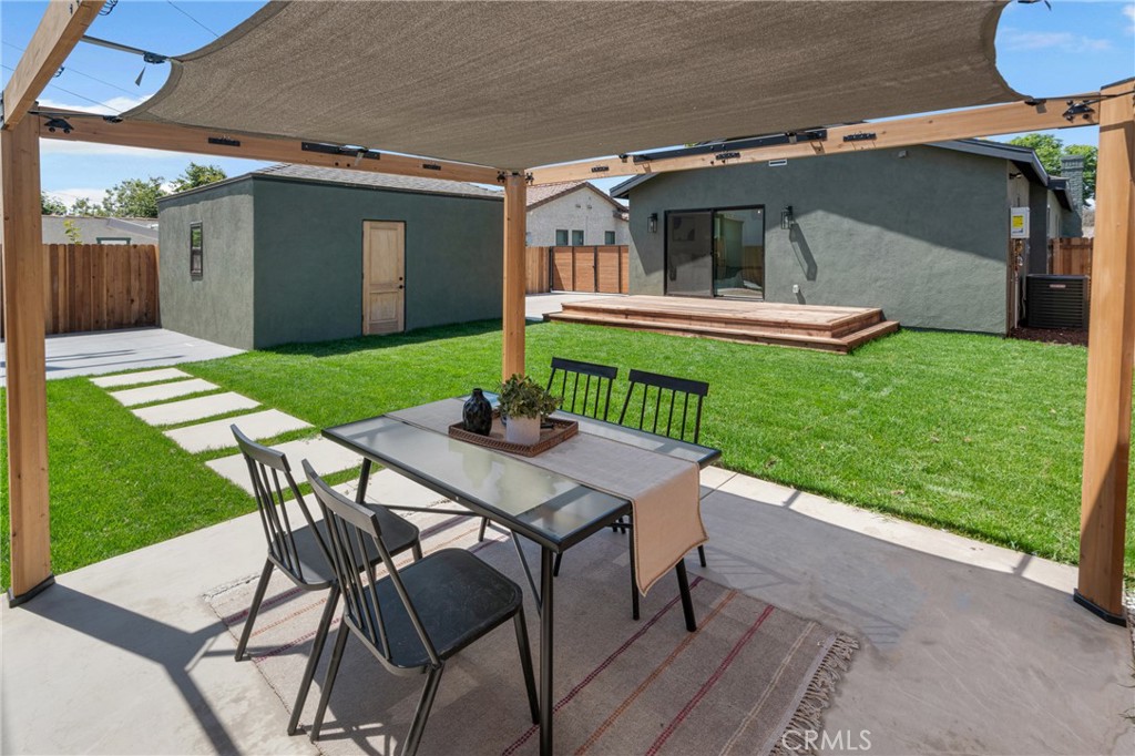 3682 Buckingham Road Los Angeles, CA 90016 - Photo 29 of 30 a view of a house with backyard and porch