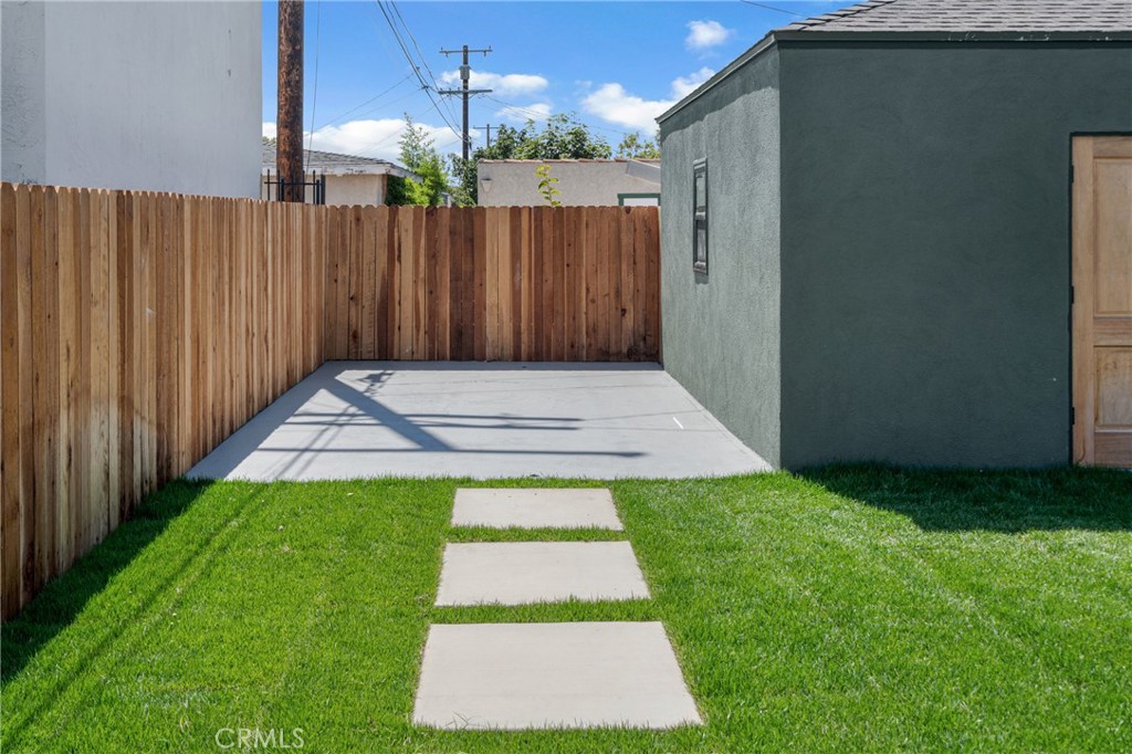 3682 Buckingham Road Los Angeles, CA 90016 - Photo 30 of 30 a view of a backyard with wooden fence