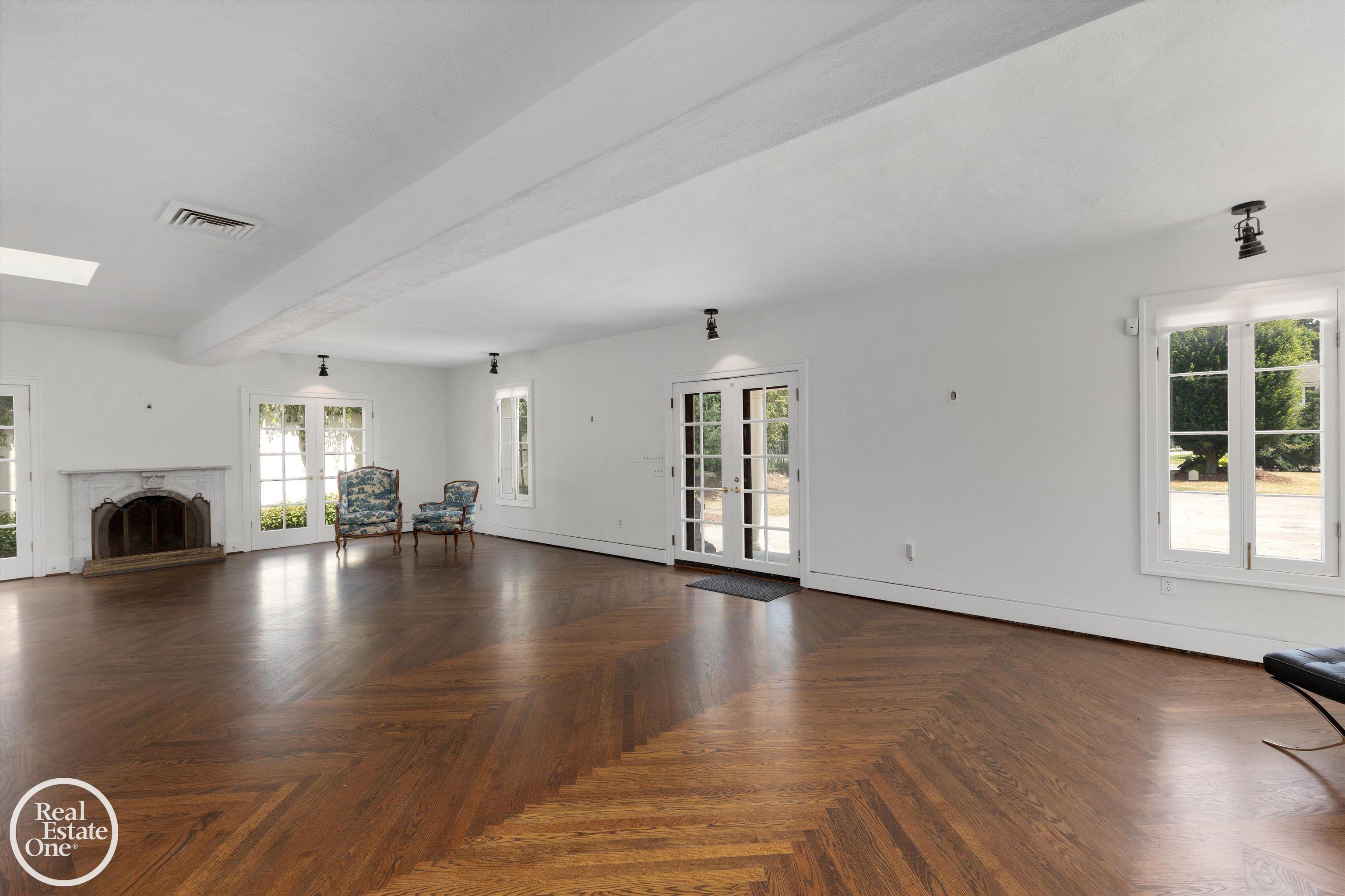 277 Lincoln Road Grosse Pointe, MI 48230 - Photo 4 of 63