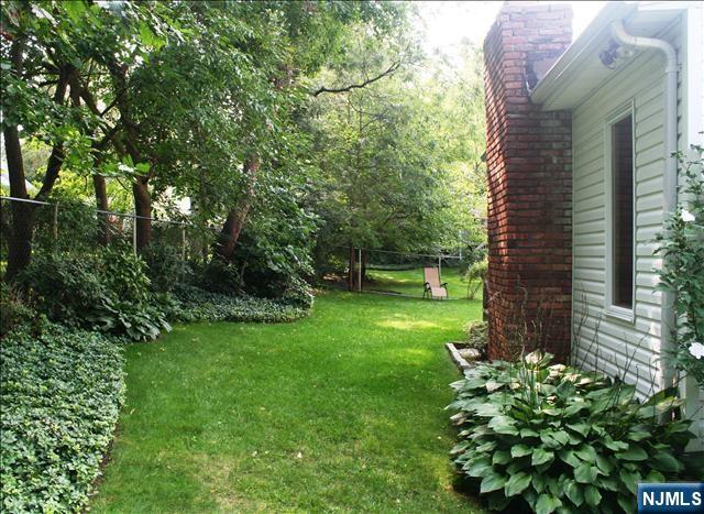 82 Heatherhill Road Cresskill, NJ 07626 - Photo 4 of 9 a view of a backyard with a garden