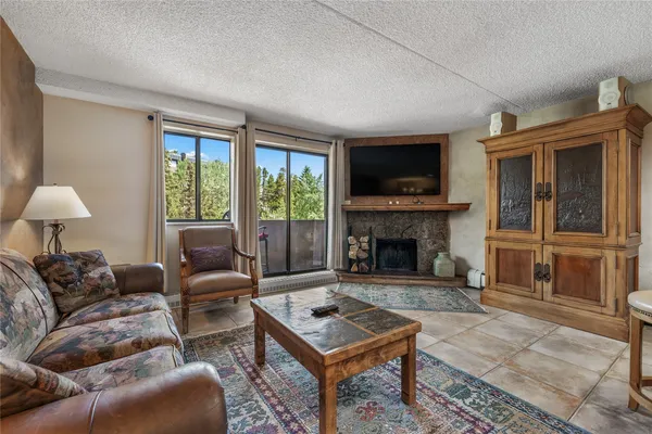 $950,000 | 611 Village Road, Unit 23180, Breckenridge, CO 80424